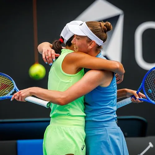 Open d’Australie : Elise Mertens en finale du double pour la 3e fois à Melbourne et future N.1 mondiale !