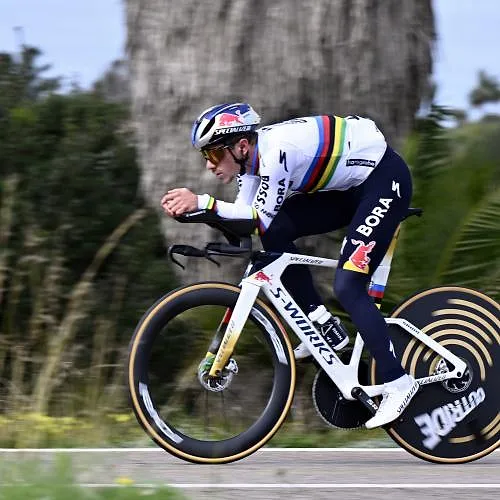 « C’est bon pour le moral » : Remco Evenepoel satisfait de cette première victoire pour Red Bull