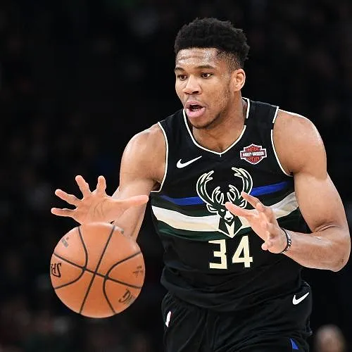 Un an après Luka Doncic, Giannis Antetokounmpo s’apprête lui aussi à secouer la NBA !