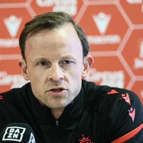 « Il faut gagner les deux derniers » : la conférence de presse de Vincent Euvrard avant Antwerp-Standard en vidéo