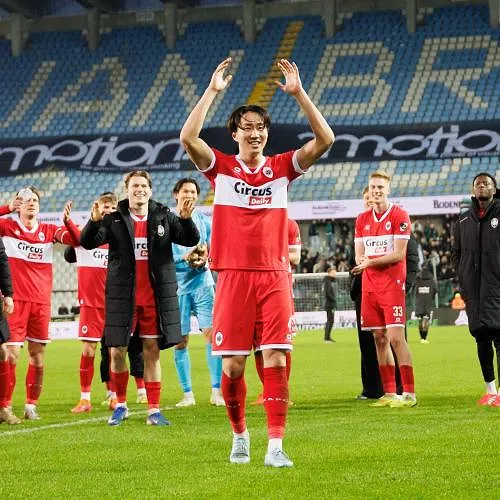 Très rapidement réduit à 10, le Cercle Bruges sombre face à l’Antwerp (0-4)