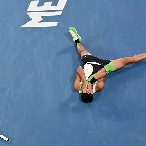 Open d’Australie : Carlos Alcaraz s’impose en finale face à Novak Djokovic et remporte son premier trophée à Melbourne !