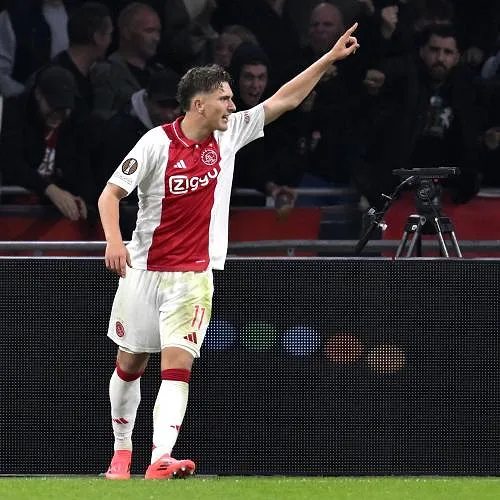 Mika Godts s’offre un doublé avec l’Ajax !