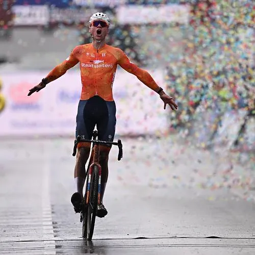 Van der Poel remporte facilement son huitième titre de champion du monde en cyclocross