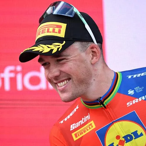 Fractures du poignet et de la clavicule : le bilan est lourd pour Mads Pedersen , tombé sur le Tour de Valence