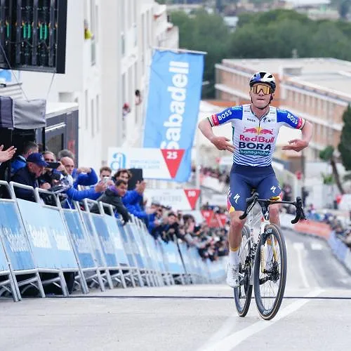 Remco Evenepoel vole dans les cols espagnols et remporte la 4ème étape du Tour de Valence