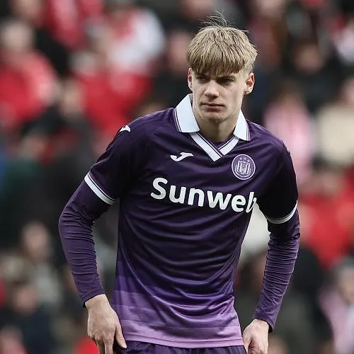 Le CIES tranche : Nathan De Cat est l’un des meilleurs milieux U19 au monde