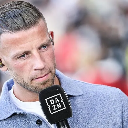 Toby Alderweireld adoube Mika Godts pour le Mondial 2026