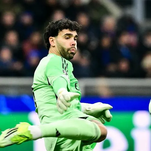 L’arrêt complètement fou de David Raya à bout portant !