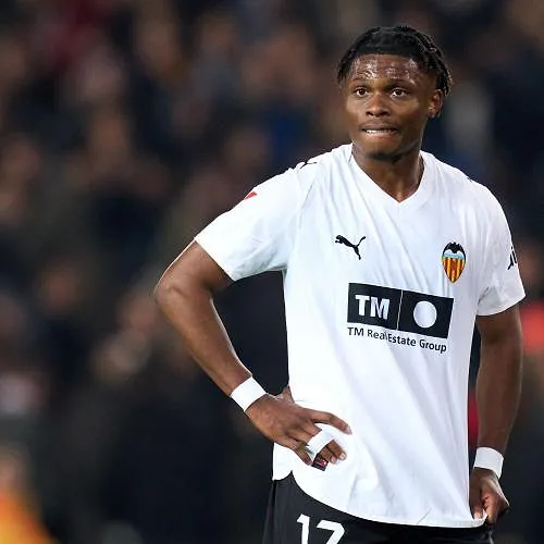 L’extraordinaire but de Largie Ramazani pour Valence ! (video)