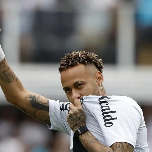 Objectif Coupe du monde : Neymar a fait son retour sur les terrains avec Santos