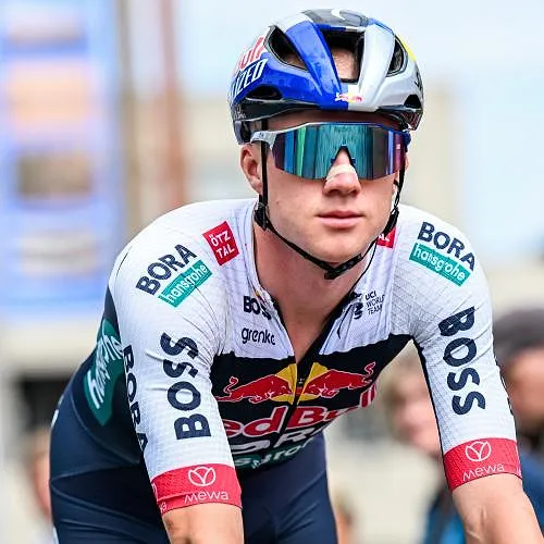 Fracture du bassin et longue absence pour Maxim Van Gils après sa chute sur la Clásica Jaén