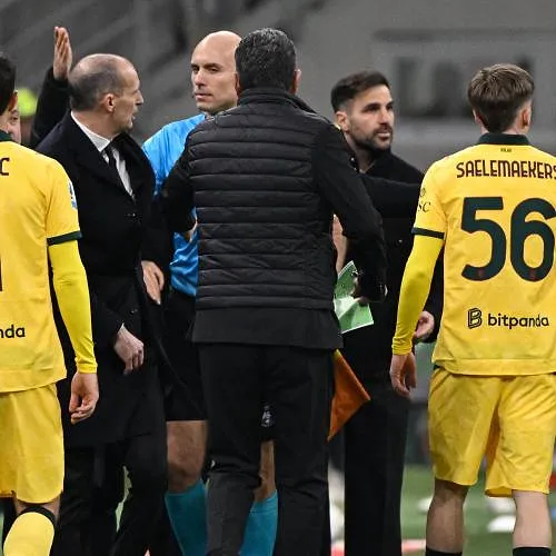 Le vilain geste de Fabregas sur Saelemaekers : « J’espère ne plus jamais refaire ça » (vidéo)