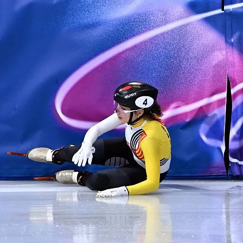 JO 2026 : Grosse désillusion pour Hanne Desmet qui chute en demi-finale du short-track, Tineke den Dulk également éliminée
