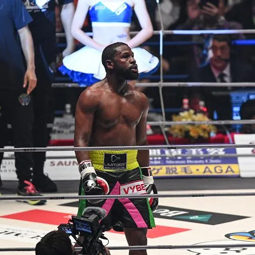 Floyd Mayweather, 48 ans, annonce un retour sur le ring