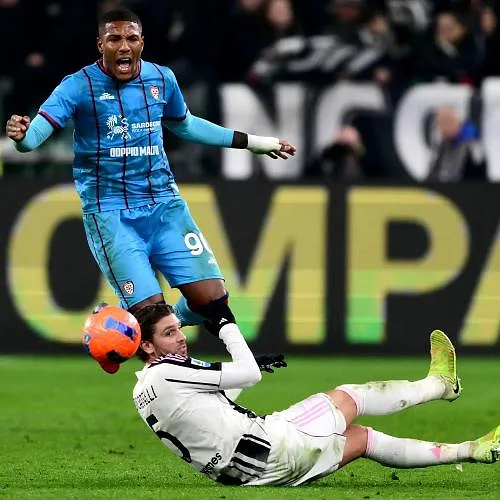 Un missile dans la lucarne depuis la ligne de touche : l’incroyable but de Folarunsho