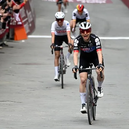 Strade Bianche dames : Elise Chabbey s’impose au bout d’une bataille à quatre, Kopecky et Vollering piégées