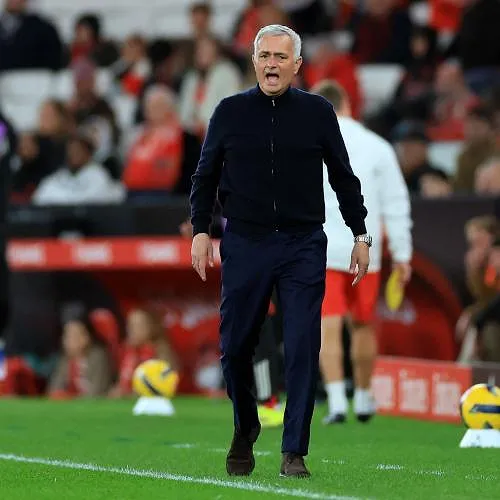 « Moi, je suis un traître ? » : José Mourinho exclu lors du choc Benfica-Porto