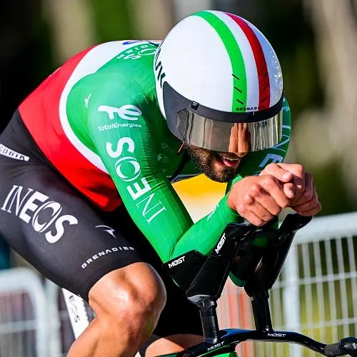 Tirreno-Adriatico : Filippo Ganna domine encore le chrono inaugural et prend le premier maillot bleu