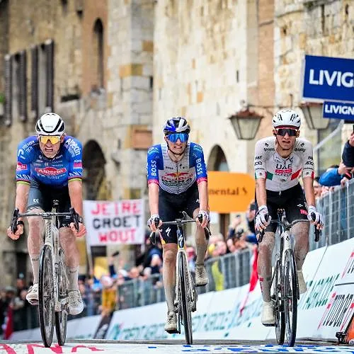 Mathieu van der Poel s’impose de justesse sur la deuxième étape du Tirreno-Adriatico