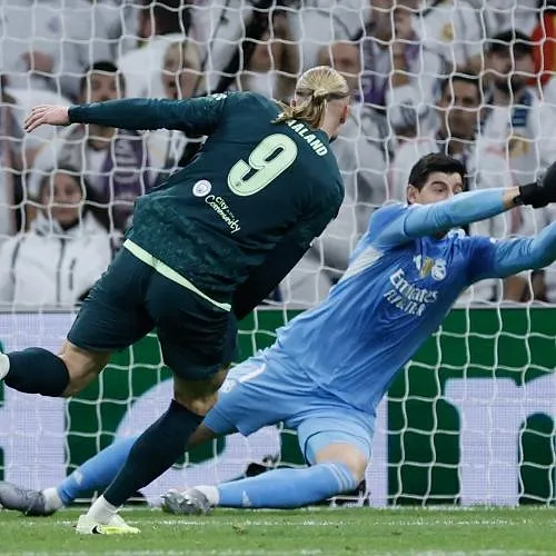 « Il est sans doute le meilleur gardien de l’histoire du Real Madrid » : Arbeloa encense Thibaut Courtois