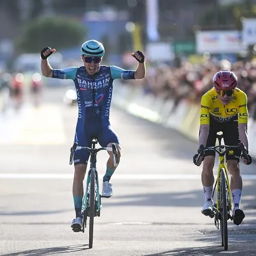 Paris-Nice : Lenny Martinez bat Jonas Vingegaard au sprint lors de la dernière étape, le Danois sacré vainqueur