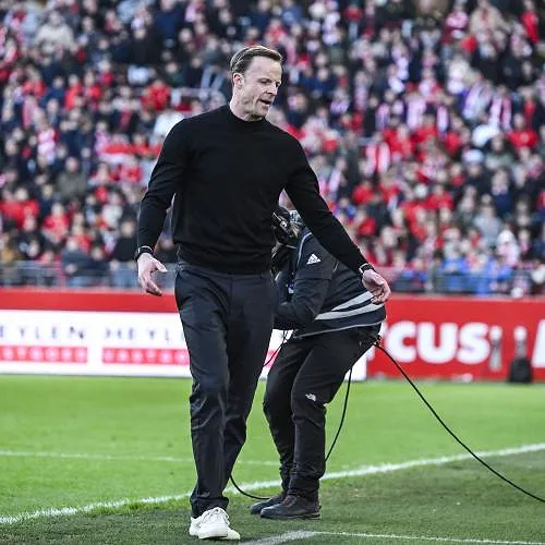 « Parfois tu préfères jouer mal et gagner », « On a créé assez pour mettre 3 ou 4 buts » : les réactions de Casper Nielsen et Vincent Euvrard après le nul entre l’Antwerp et le Standard (1-1)