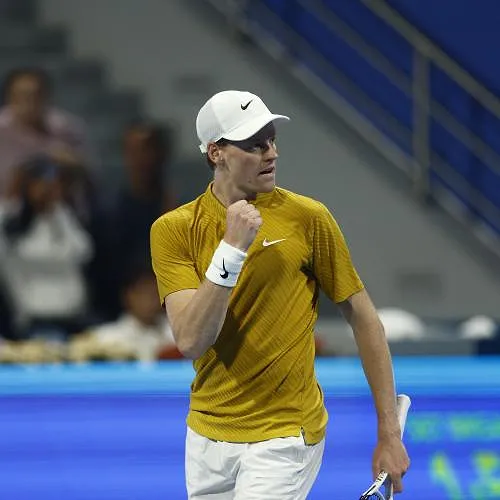 Jannik Sinner s’offre Indian Wells : l’Italien a pris le meilleur sur Daniil Medvedev en finale ! (vidéo)