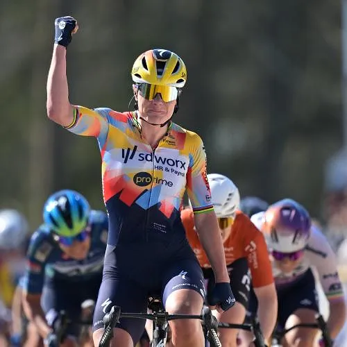 Lotte Kopecky signe son premier succès de l’année en dominant le sprint à Nokere