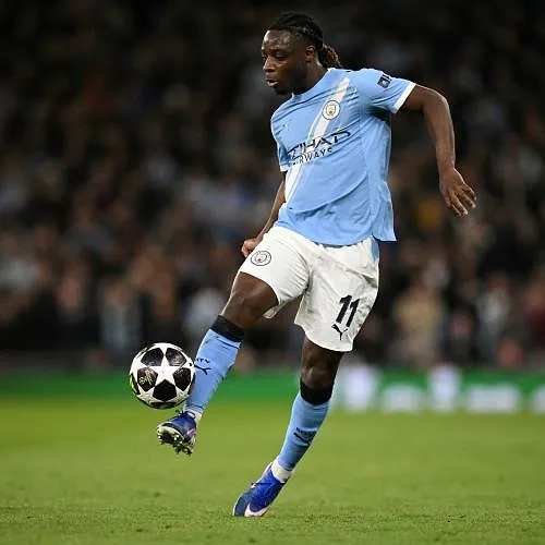 La Coupe de la Ligue face à Arsenal, « un bon remède » à l’élimination en Ligue des champions pour Doku