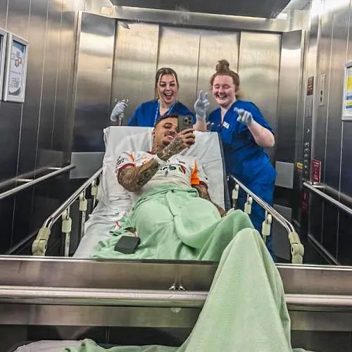 « C’est la vie, ça arrive » : Noa Lang retrouve le sourire après son impressionnante blessure contre Liverpool