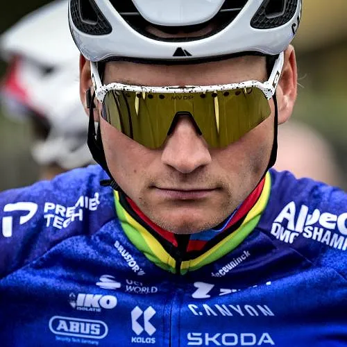 Milan-San Remo : « Il a l’air très fort mais c’était déjà le cas l’an dernier », Mathieu Van der Poel évoque son duel face à Tadej Pogacar