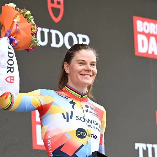 « J’ai lancé mon sprint au moment parfait » : Lotte Kopecky aux anges après sa victoire à Milan-San Remo