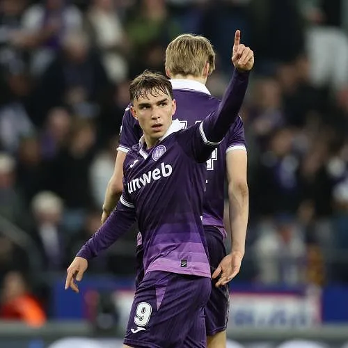 Un lob depuis le rond central : Cvetkovic brille avec les U19 de la Serbie