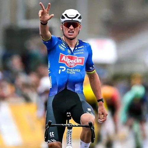 Mathieu van der Poel s’impose de justesse sur l’E3 Saxo Classic après un solo de 42 kilomètres !