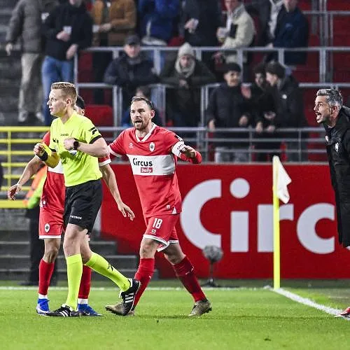 Duel étrange entre Sadick et Janssen, y avait-il penalty pour l’Antwerp à la dernière minute face à Genk ?