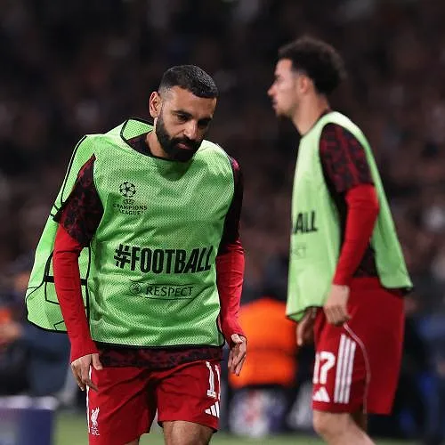 Slot explique pourquoi il n’a pas fait monter Salah contre le PSG : « C’était mieux de garder son énergie »