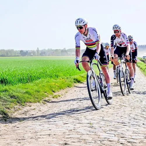 Voici l’équipe qui accompagnera Tadej Pogacar dans sa quête à Paris-Roubaix!