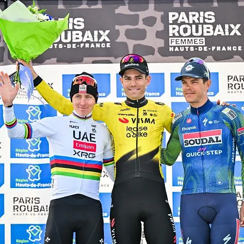 « Il m’a envoyé un message à 4h15 du matin » : le magnifique geste de van Aert envers les parents de Goolaerts