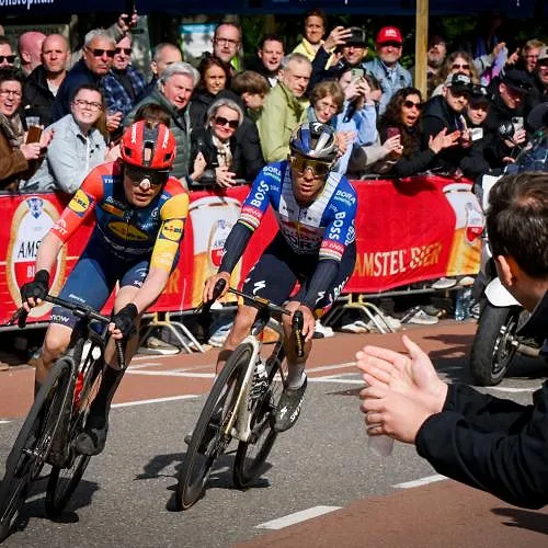 Amstel Gold Race : Remco Evenepoel l’emporte au sprint devant Mattias Skjelmose !
