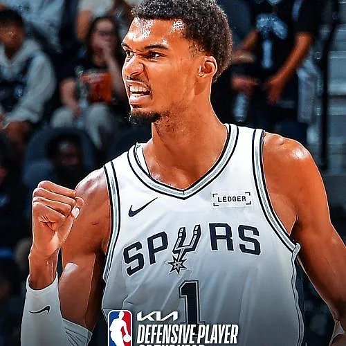 Historique : Victor Wembanyama élu meilleur défenseur de la saison en NBA à l’unanimité !