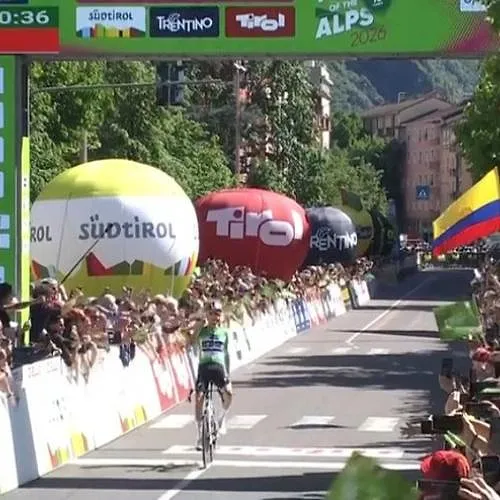 Tour des Alpes : Giulio Pellizzari gagne la dernière étape et valide son succès au général !