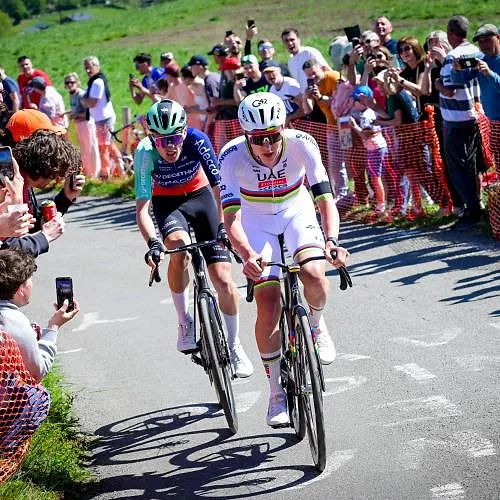Liège-Bastogne-Liège : dans un duel épique avec Seixas, Pogacar remporte son 3ème Monument de la saison !