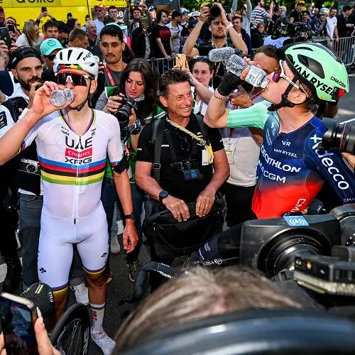 « Dans ma tête je me préparais déjà au sprint », « Le rythme était dingue » : les réactions de Tadej Pogacar et Paul Seixas après leur superbe duel