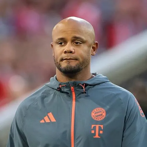 Pris en charge dès l’arrivée du bus, pas de téléphone et surveillé par l’UEFA : Kompany va décidément vivre une soirée à part face au PSG !
