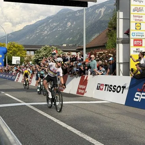 Tour de Romandie : Tadej Pogacar frappe fort d’entrée avec une victoire et la prise du maillot de leader