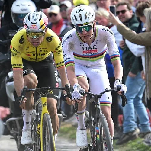 « Ça n’en avait pas l’air » : Van Aert ne pense pas que Pogačar a crevé dans le final de Paris-Roubaix