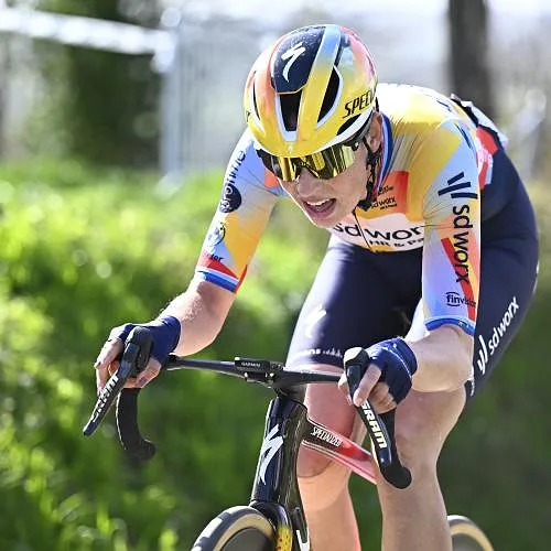 Vuelta féminine : toujours en rouge, Lotte Kopecky offre la victoire à Mischa Bredewold sur la 5e étape