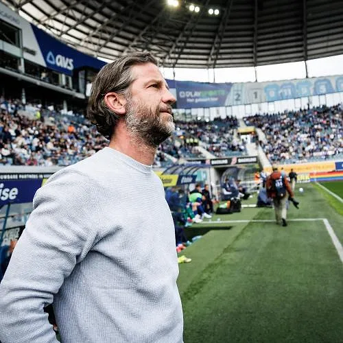 Que s’est-il passé avec Rik De Mil qui a dû quitter le banc pendant la rencontre face à Anderlecht ?