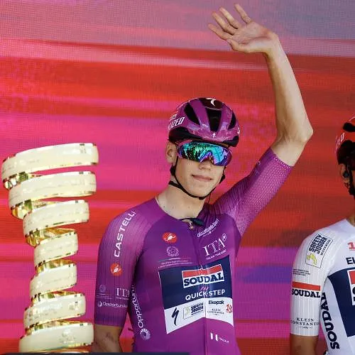 Giro : Paul Magnier à nouveau le plus fort au sprint, s’empare de la 3ème étape !